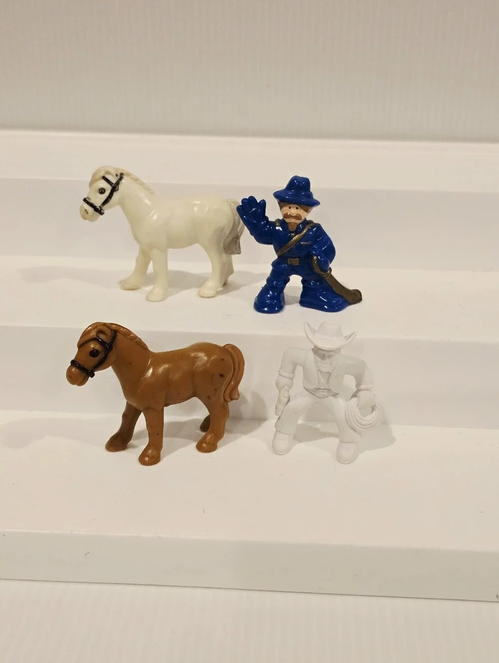 Lincoln Logs Figure and Horse Set